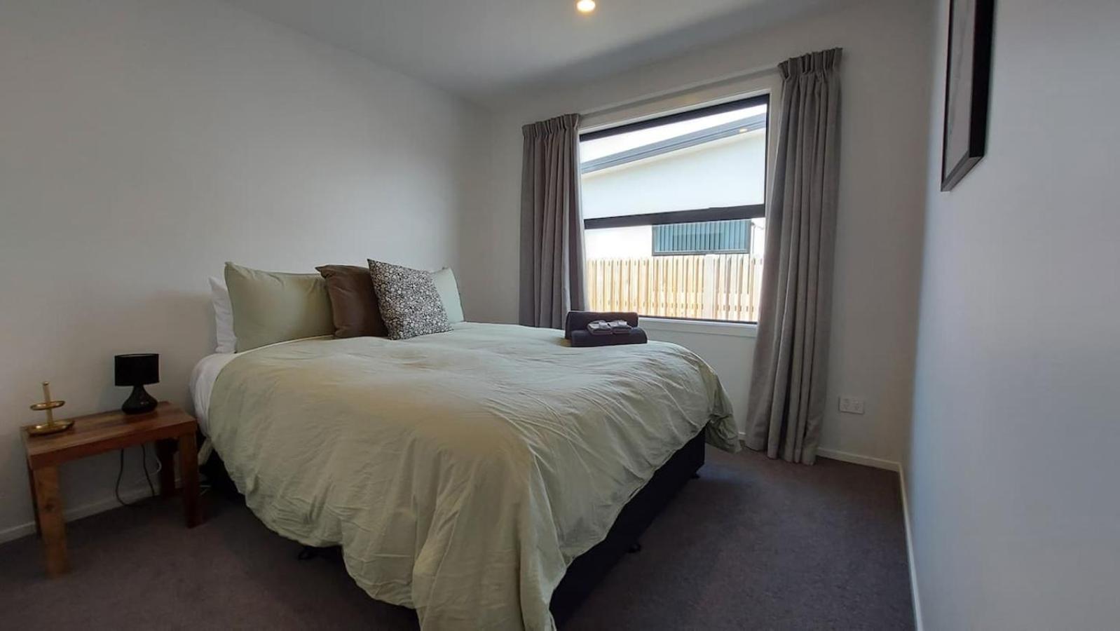 Sleek Suite By The Sand 2-Bedroom Dunedin Kültér fotó