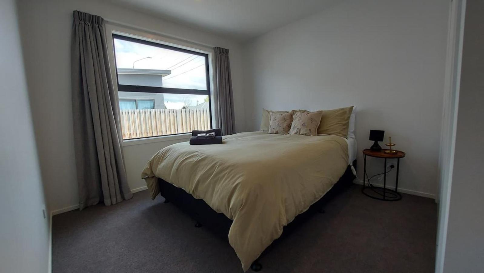 Sleek Suite By The Sand 2-Bedroom Dunedin Kültér fotó